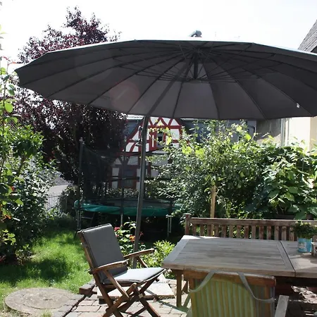 Gleich Neben Dom Und Schloss Bed & Breakfast *