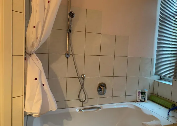 Gleich Neben Dom Und Schloss